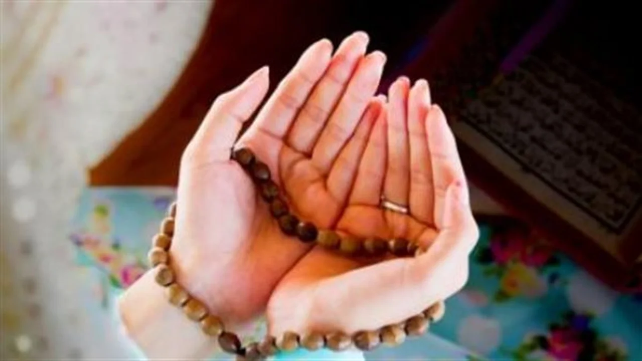 تحصين يومي.. فوائد المداومة على أذكار الصباح في حماية الاستقرار الأسري والمنازل